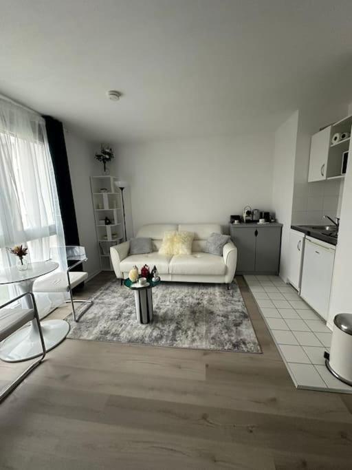 Ferienwohnung Studio Charmant Et Cosy Rueil-Malmaison Exterior foto